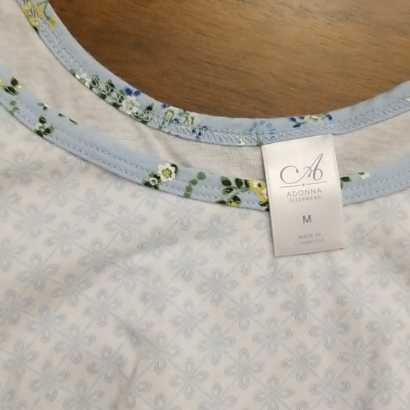 Sleepware set with matching slippers - Picture 8 of 11